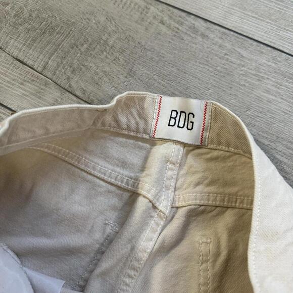 BDG Cowboy Jean Straight Leg Off White Denim Pants Women’s 32x30 Raw Hem Relax - Picture 8 of 11